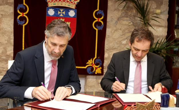 Firma del convenio entre el rector de la UBU Manuel Pérez Mateos y el de la Universidad de Aveiro, Paulo Jorge dos Santos Gonçalves Ferreira 