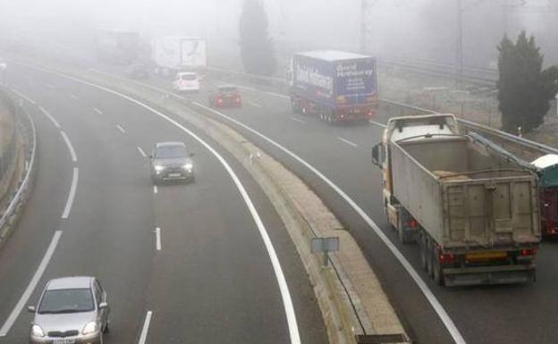 Niebla en una carretera de Palencia este mes de diciembre. 