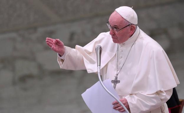 El Papa Francisco dirige una audiencia especial de Navidad en el Vaticano.