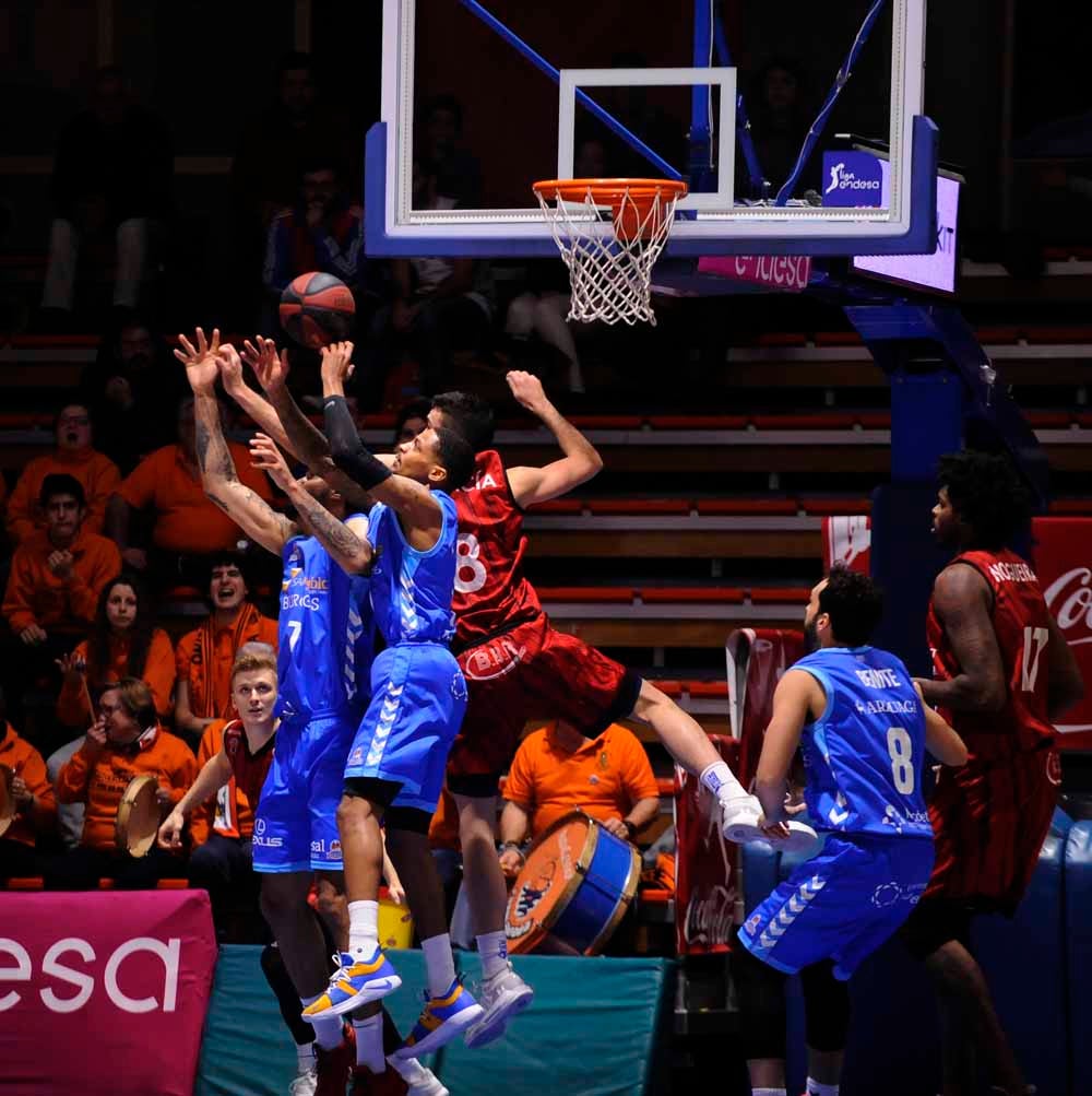 Fotos: El San Pablo Burgos consigue su primera victoria a domicilio