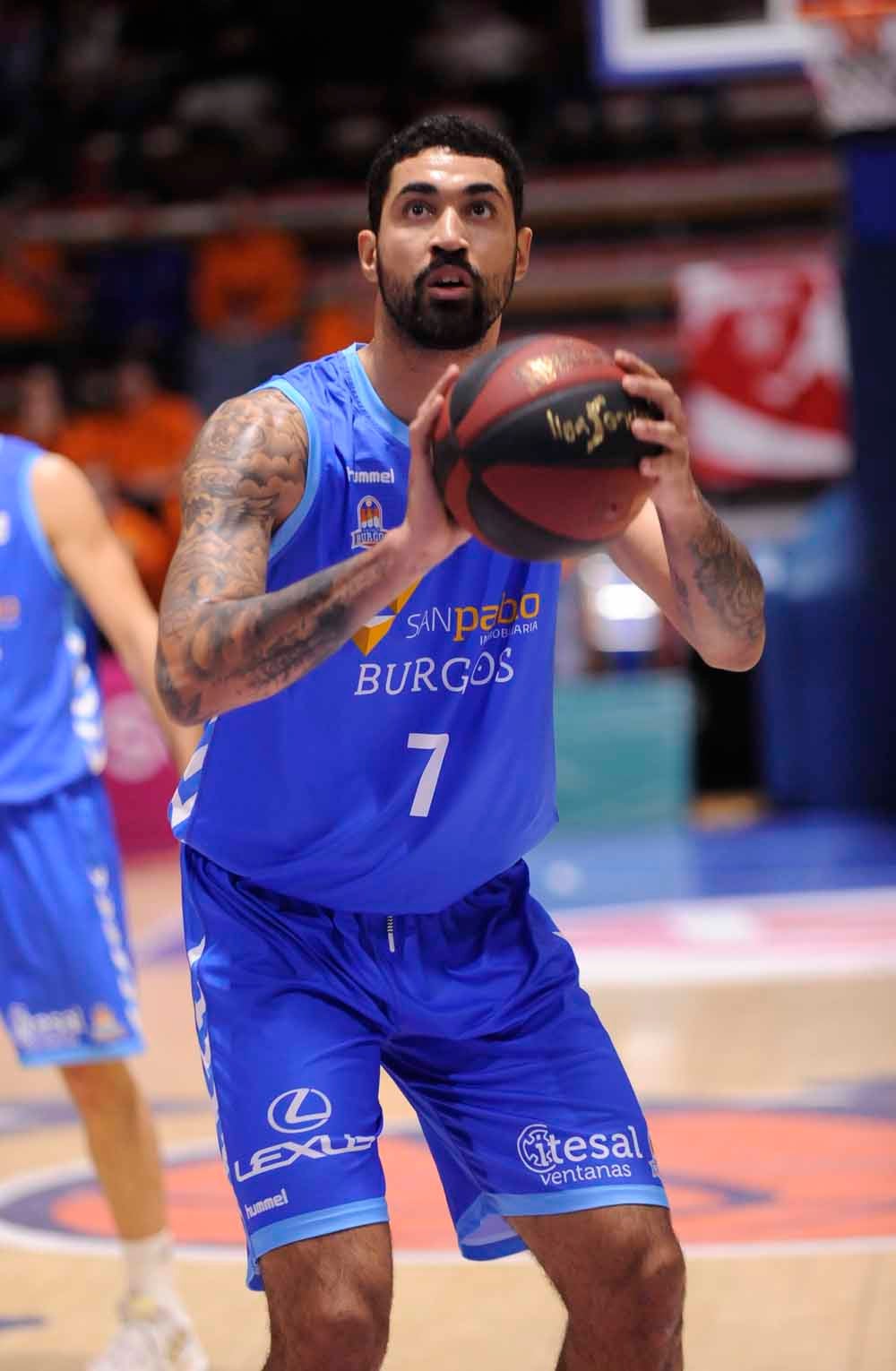 Fotos: El San Pablo Burgos consigue su primera victoria a domicilio