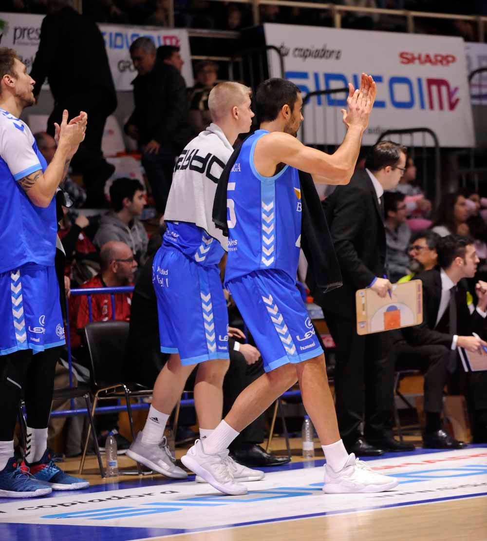 Fotos: El San Pablo Burgos consigue su primera victoria a domicilio