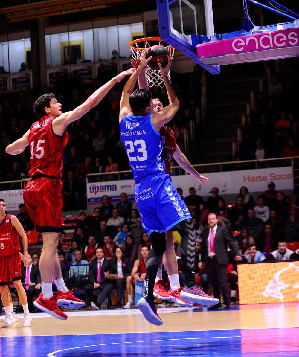 Fotos: El San Pablo Burgos consigue su primera victoria a domicilio