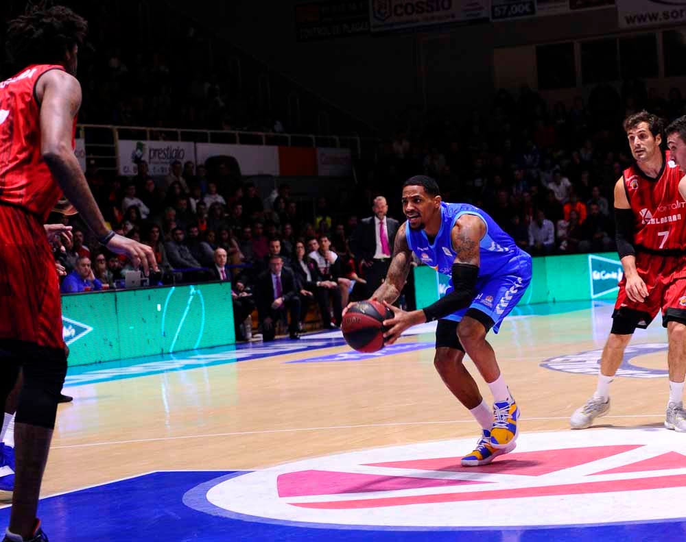 Fotos: El San Pablo Burgos consigue su primera victoria a domicilio