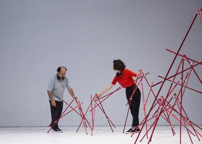 Imagen secundaria 1 - Bea Sualdea y Pelayo Cienfuegos (arriba), Txalo (izquierda) y Sol Picó (derecha), tres de las ocho compaías que participan en el certamen.