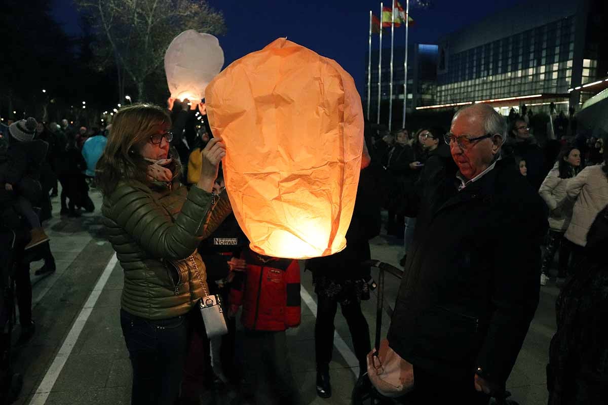 El Proyecto Rubare ha vendido miles de farolillos de papel que han sido lanzados al cielo para recaudar fondos para dos escuelas y una cooperativa de mujeres de la República Democrática del Congo.