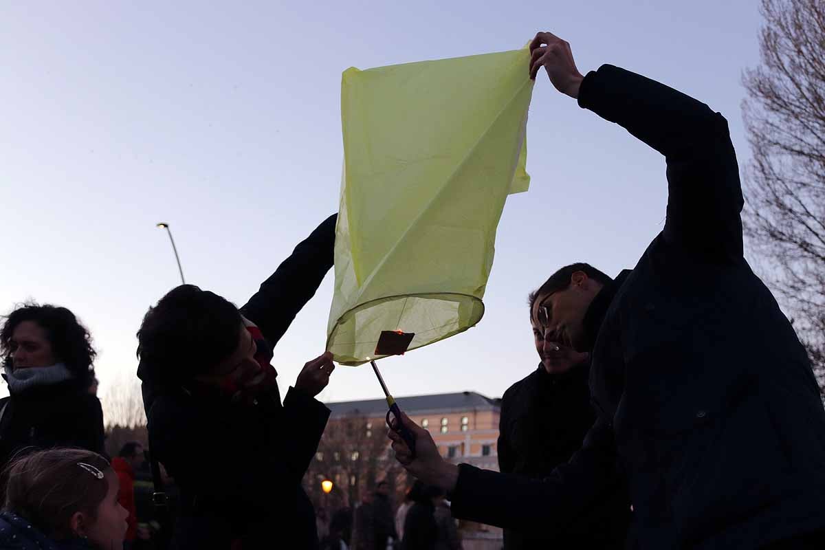 El Proyecto Rubare ha vendido miles de farolillos de papel que han sido lanzados al cielo para recaudar fondos para dos escuelas y una cooperativa de mujeres de la República Democrática del Congo.