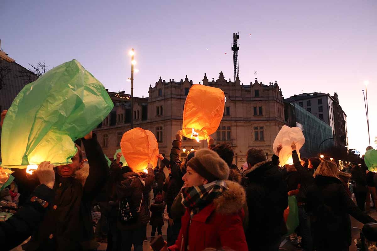 El Proyecto Rubare ha vendido miles de farolillos de papel que han sido lanzados al cielo para recaudar fondos para dos escuelas y una cooperativa de mujeres de la República Democrática del Congo.