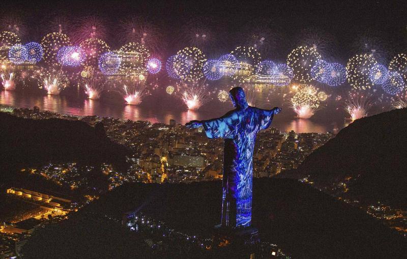 Oceanía, con la espectacular bahía de Sídney a la cabeza, abrió los festejos para despedir 2018 y dar la bioenvenida a un 2019 que se prevé lleno de incertidumbres