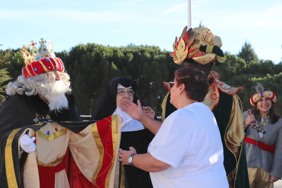 Fotos: Los Reyes Magos llegan a Burgos y visitan la residencia de ancianos Teresa Jornet