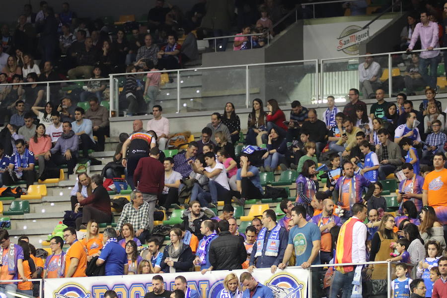 Fotos: Encuéntrate en las fotografías del partido entre el San Pablo Burgos y Barça Lassa