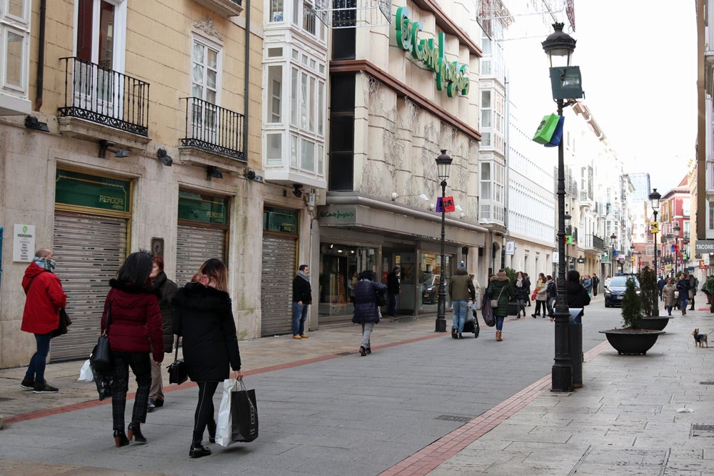 Las calles de Burgos están llenas de gente, aprovechando las rebajas y haciendo devoluciones de Reyes