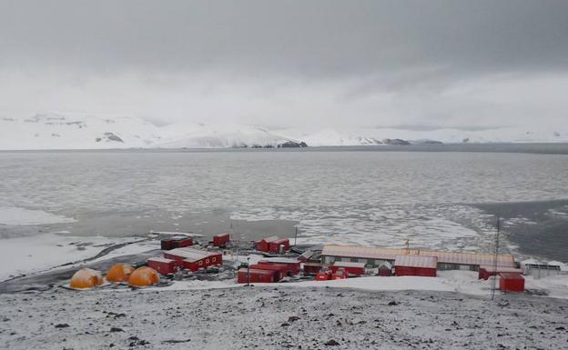 Base antática española 'Gabriel de Castilla', en la isla Decepción.