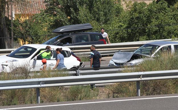 Coches accidentados en la autovía A-62 (Burgos-Portugal). 