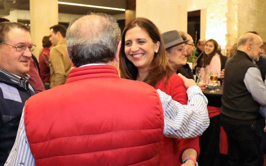 El candidato a la Presidencia de la Junta y secretario general del PSOECyL, Luis Tudanca, ha participado en el vino de Año Nuevo de la Agrupación del PSOE de Burgos. Junto a él han estado Daniel de la Rosa, candidato socialista a la alcaldía de la capital, y la diputada nacional Esther Peña.