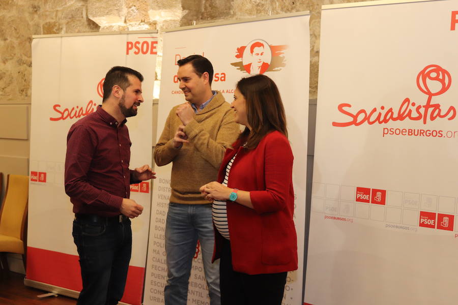 El candidato a la Presidencia de la Junta y secretario general del PSOECyL, Luis Tudanca, ha participado en el vino de Año Nuevo de la Agrupación del PSOE de Burgos. Junto a él han estado Daniel de la Rosa, candidato socialista a la alcaldía de la capital, y la diputada nacional Esther Peña.