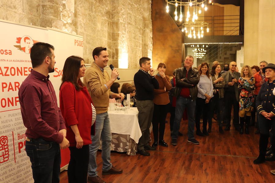 El candidato a la Presidencia de la Junta y secretario general del PSOECyL, Luis Tudanca, ha participado en el vino de Año Nuevo de la Agrupación del PSOE de Burgos. Junto a él han estado Daniel de la Rosa, candidato socialista a la alcaldía de la capital, y la diputada nacional Esther Peña.