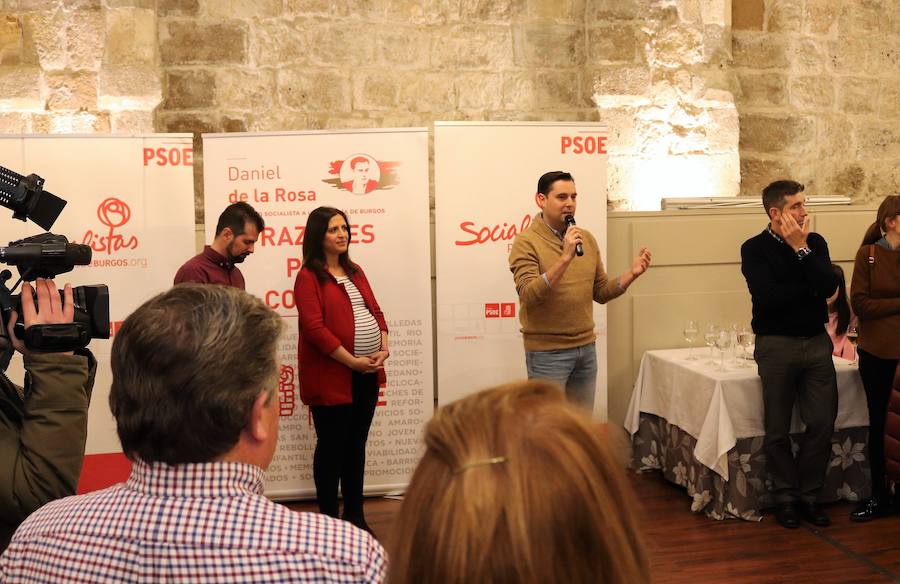 El candidato a la Presidencia de la Junta y secretario general del PSOECyL, Luis Tudanca, ha participado en el vino de Año Nuevo de la Agrupación del PSOE de Burgos. Junto a él han estado Daniel de la Rosa, candidato socialista a la alcaldía de la capital, y la diputada nacional Esther Peña.