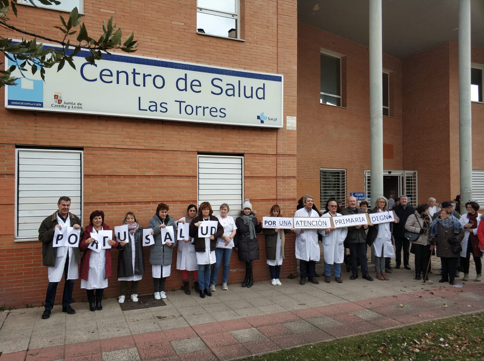 En Los Cubos, los usuarios han pedido a las tres médicos que han renunciado a su plaza que se queden