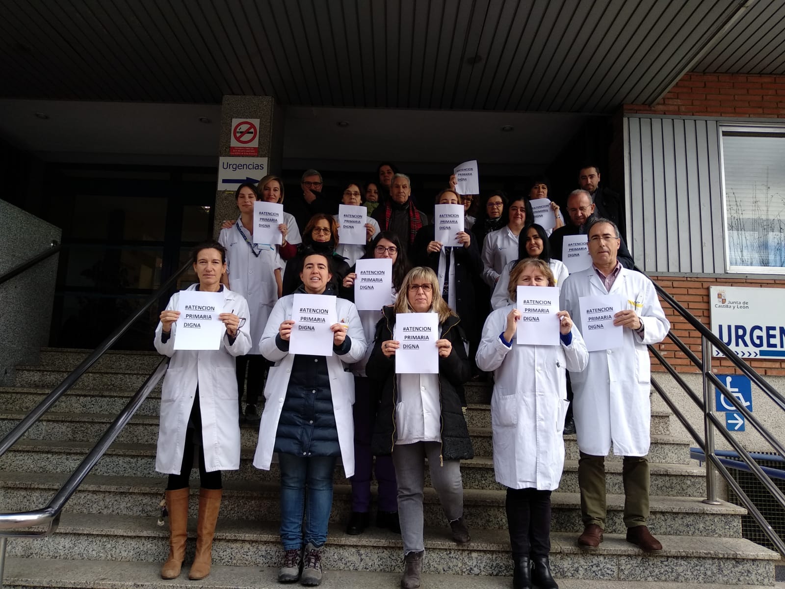 En Los Cubos, los usuarios han pedido a las tres médicos que han renunciado a su plaza que se queden