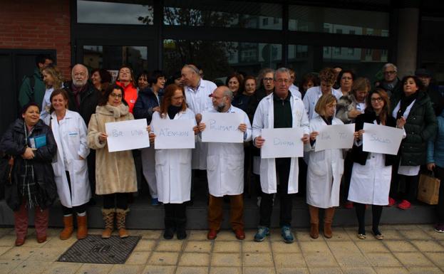 Los centros de salud han registrado a mediodía un parón de 10 minutos en defensa de la Atención Primaria