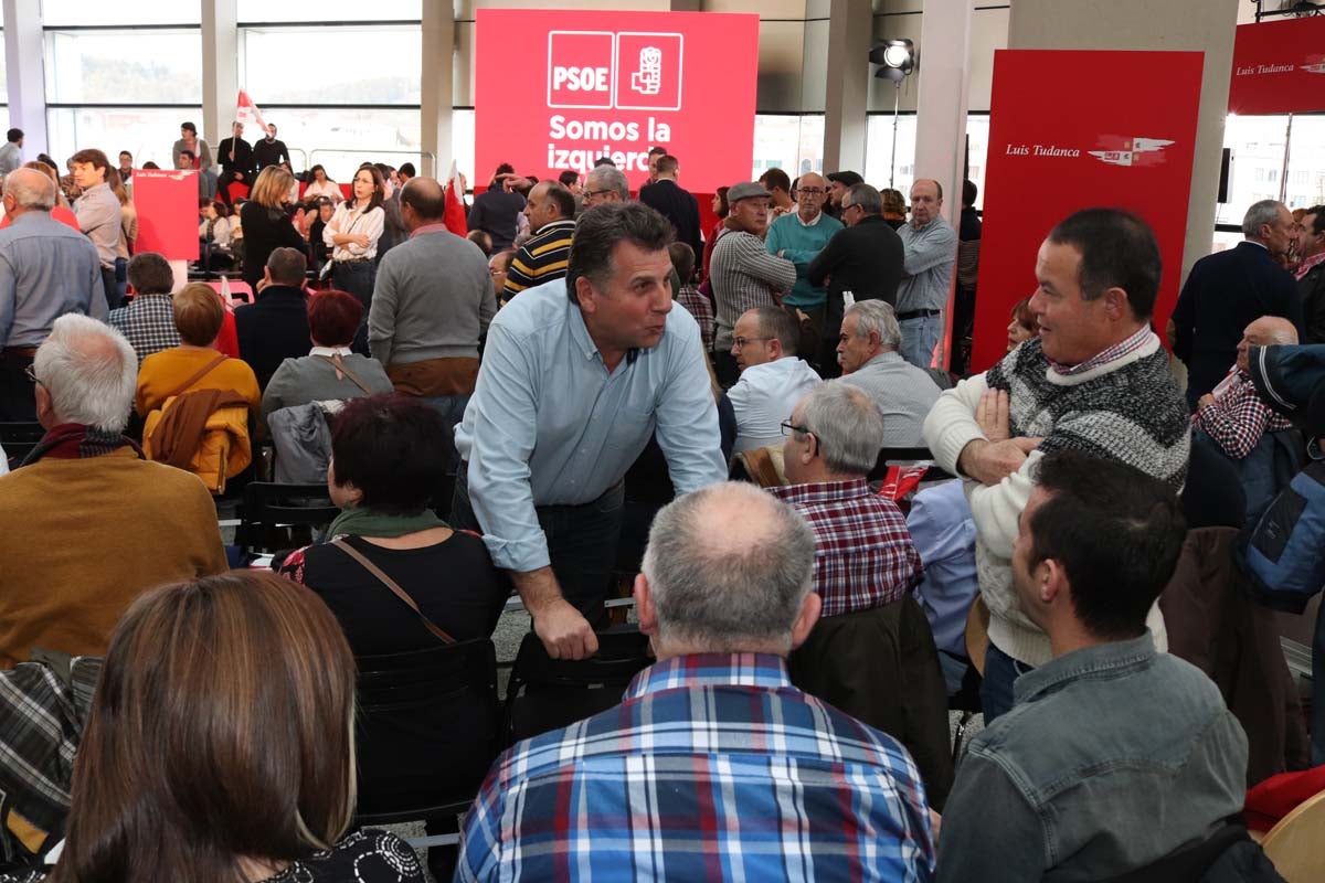 Alrededor de un millar de personas han acudido al Fórum Evolución para acompañar a Luis Tudanca en su presentación oficial como candidato a la Presidencia de la Junta de Castilla y León.