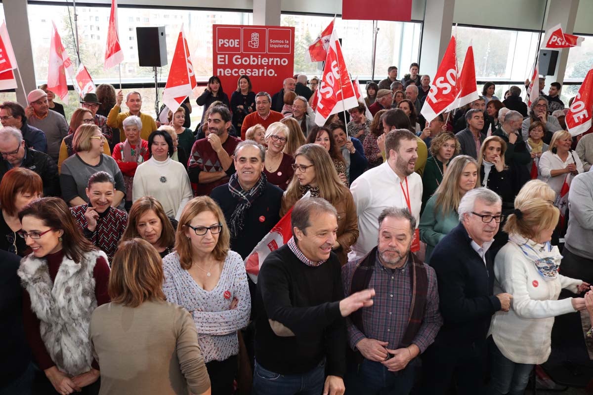 Alrededor de un millar de personas han acudido al Fórum Evolución para acompañar a Luis Tudanca en su presentación oficial como candidato a la Presidencia de la Junta de Castilla y León.