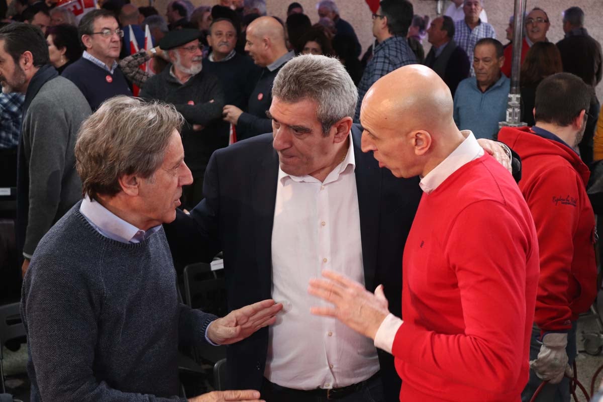 Alrededor de un millar de personas han acudido al Fórum Evolución para acompañar a Luis Tudanca en su presentación oficial como candidato a la Presidencia de la Junta de Castilla y León.