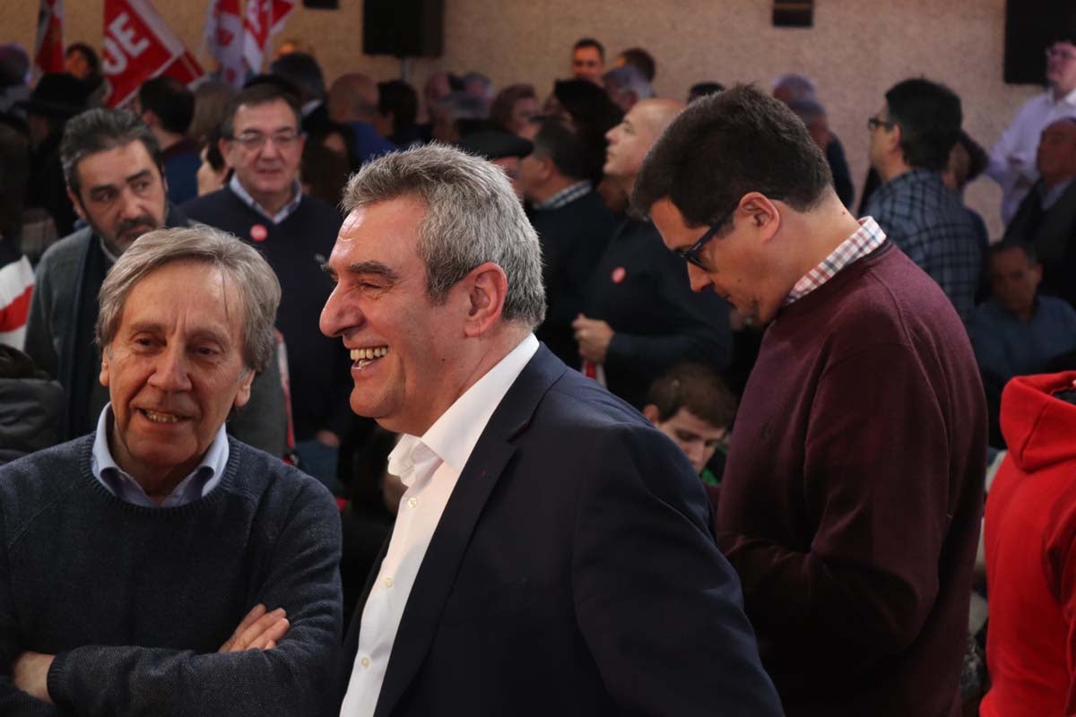 Alrededor de un millar de personas han acudido al Fórum Evolución para acompañar a Luis Tudanca en su presentación oficial como candidato a la Presidencia de la Junta de Castilla y León.