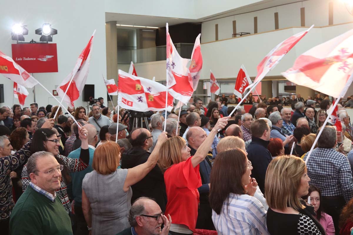 Alrededor de un millar de personas han acudido al Fórum Evolución para acompañar a Luis Tudanca en su presentación oficial como candidato a la Presidencia de la Junta de Castilla y León.