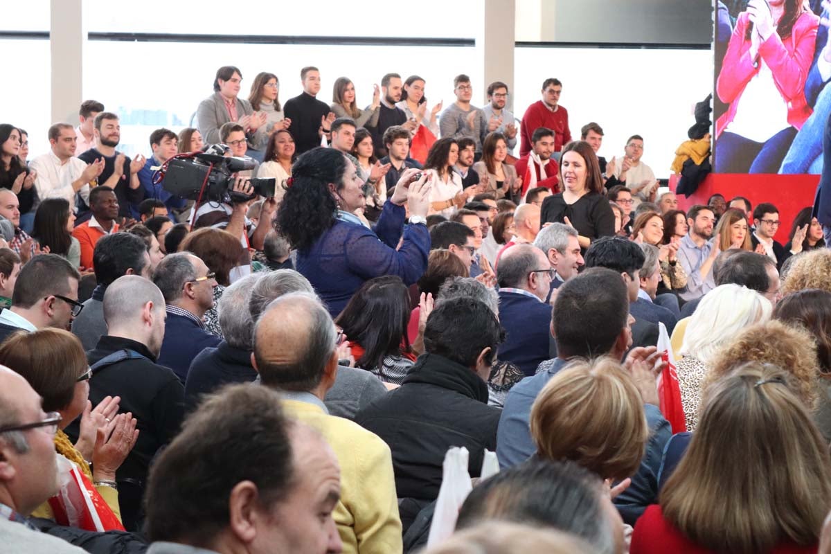 Alrededor de un millar de personas han acudido al Fórum Evolución para acompañar a Luis Tudanca en su presentación oficial como candidato a la Presidencia de la Junta de Castilla y León.