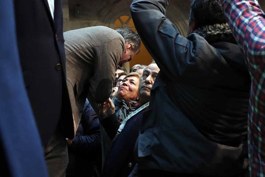 Unas 500 personas han acudido hoy al acto de Vox en Burgos al que ha acudido el secretario general Javier Ortega Smith. En el acto Vox ha defendido sus propuestas para el futuro de España. Inmigración, violencia de género, «los chiringuitos» de la política y la figura de Ortega Lara han sido los momentos más enérgicos del discurso de Ortega Smith.