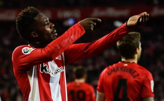 Iñaki Williams celebra su segundo gol al Sevilla.