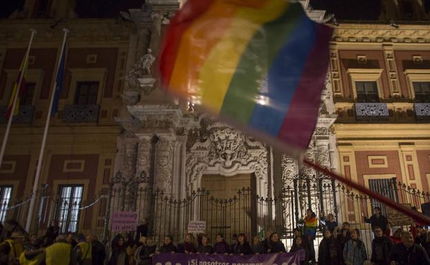 Imagen principal - Manifestaciones feminsitas en varios lugares de España. 