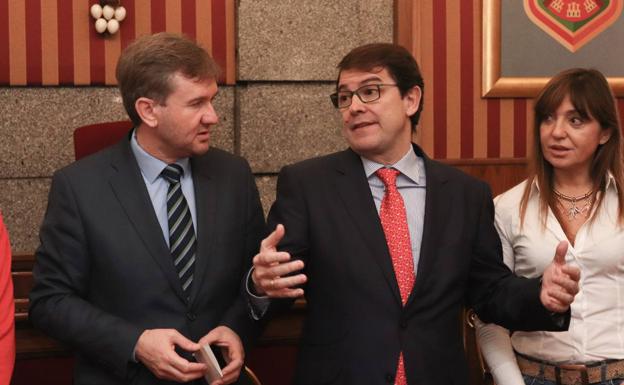 Javier Lacalle y Alfonso Fernández Mañueco han compartido impresiones nsobre los presupuestos. 