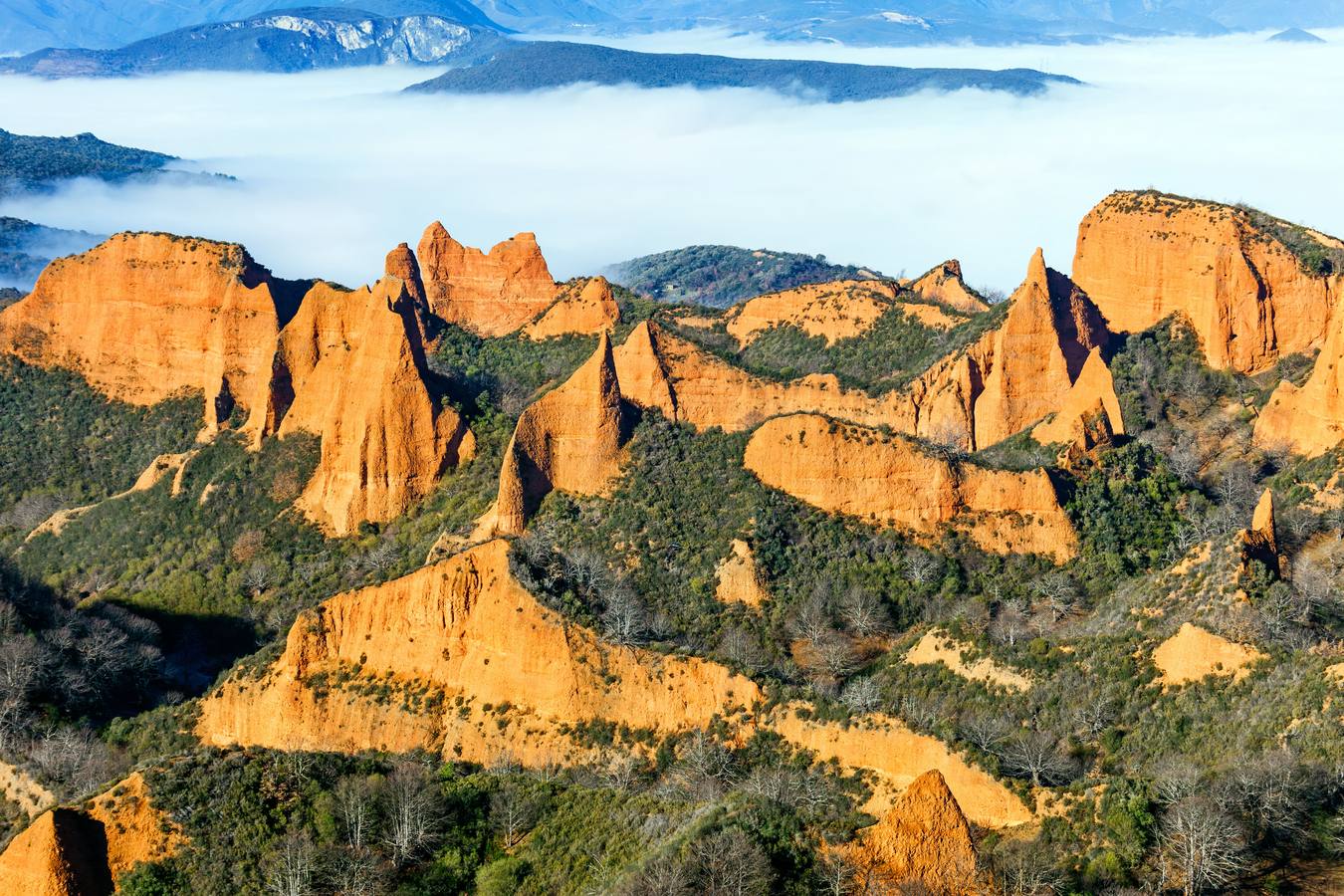 Explotación romana de Las Médulas (León). Se dice que los caballeros templarios pudieron haber sacado oro, lo que explicaría su prosperidad en la zona.