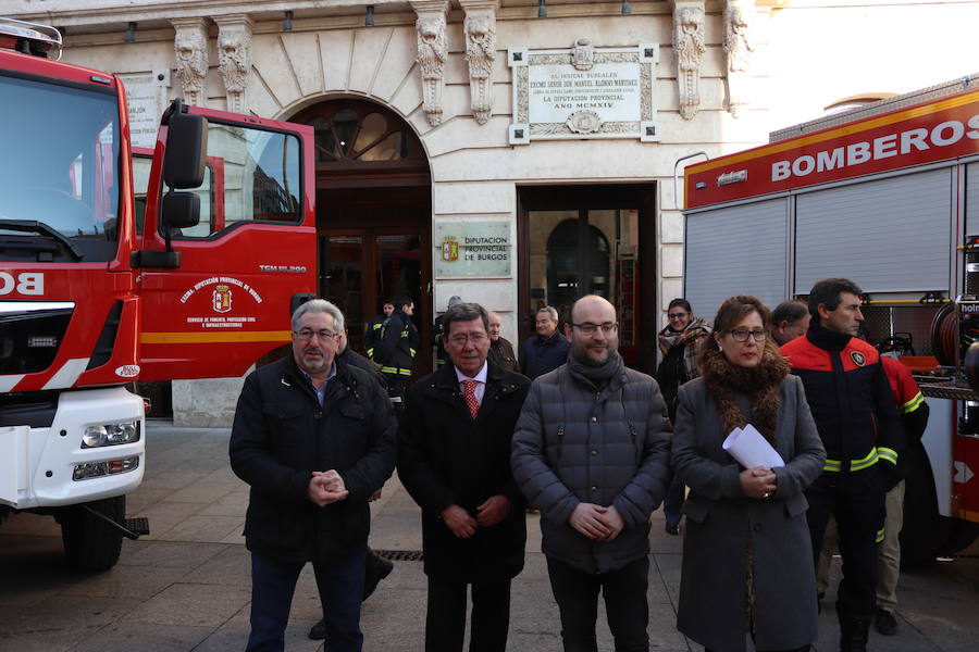 Los parques de bomberos de Oña y Briviesca estrenan vehículos para la extinción de incendios.