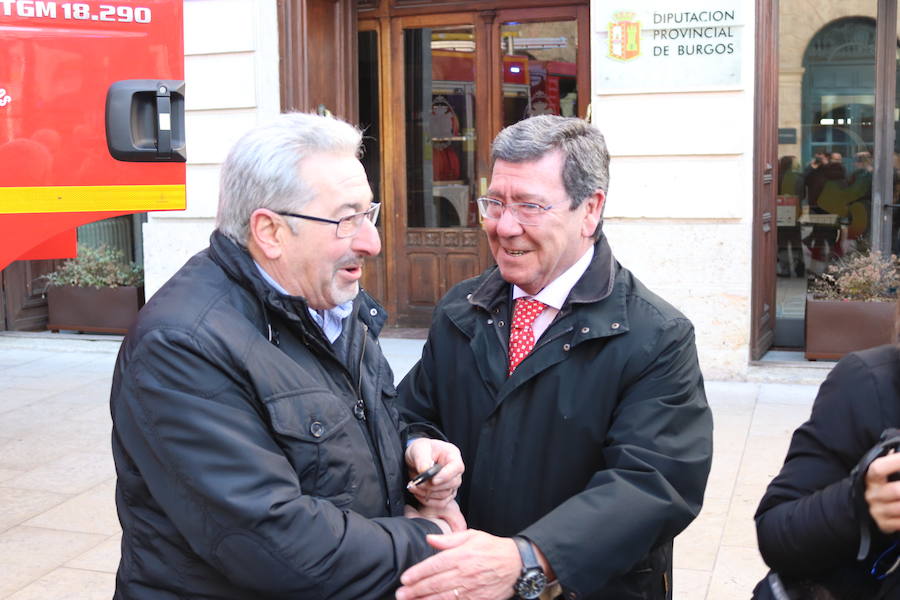 Los parques de bomberos de Oña y Briviesca estrenan vehículos para la extinción de incendios.