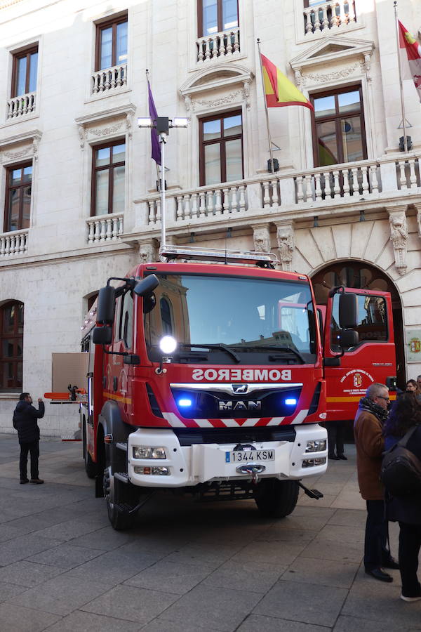 Los parques de bomberos de Oña y Briviesca estrenan vehículos para la extinción de incendios.