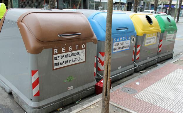 Contenedores instalados en una calle de Miranda. 