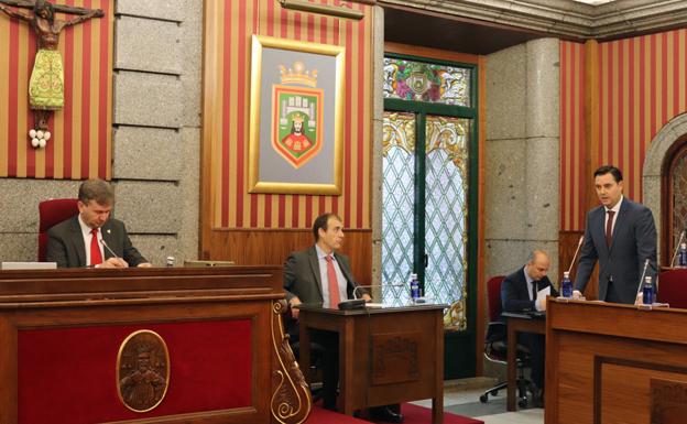 Javier Lacalle y Daniel de la Rosa en el Pleno del Ayuntamiento de Burgos