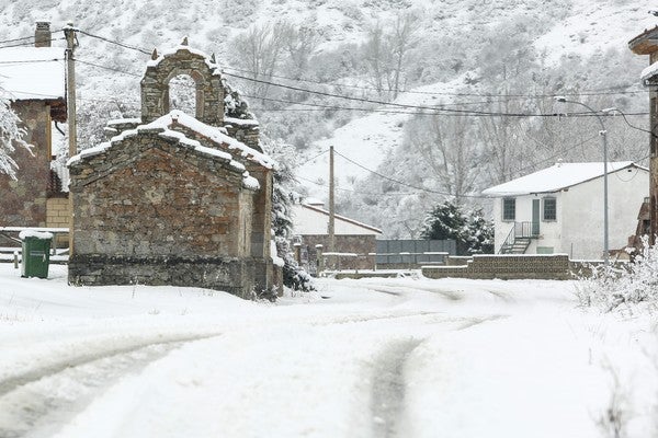 Nieve en la localidad leonesa de Almuzara. 