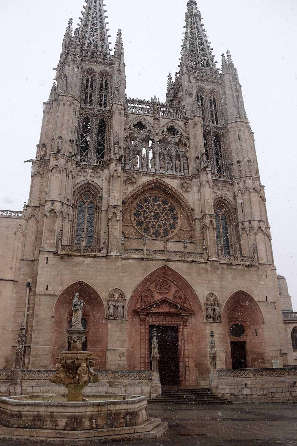 Fotos: Llegan los primeros copos de nieve a Burgos