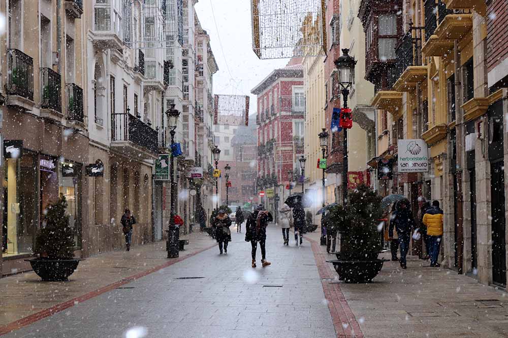 Fotos: Llegan los primeros copos de nieve a Burgos