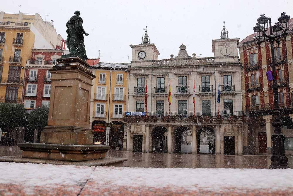 Fotos: Llegan los primeros copos de nieve a Burgos