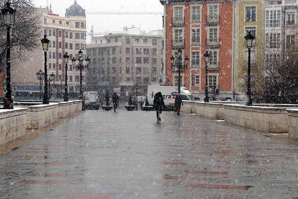 Fotos: Llegan los primeros copos de nieve a Burgos