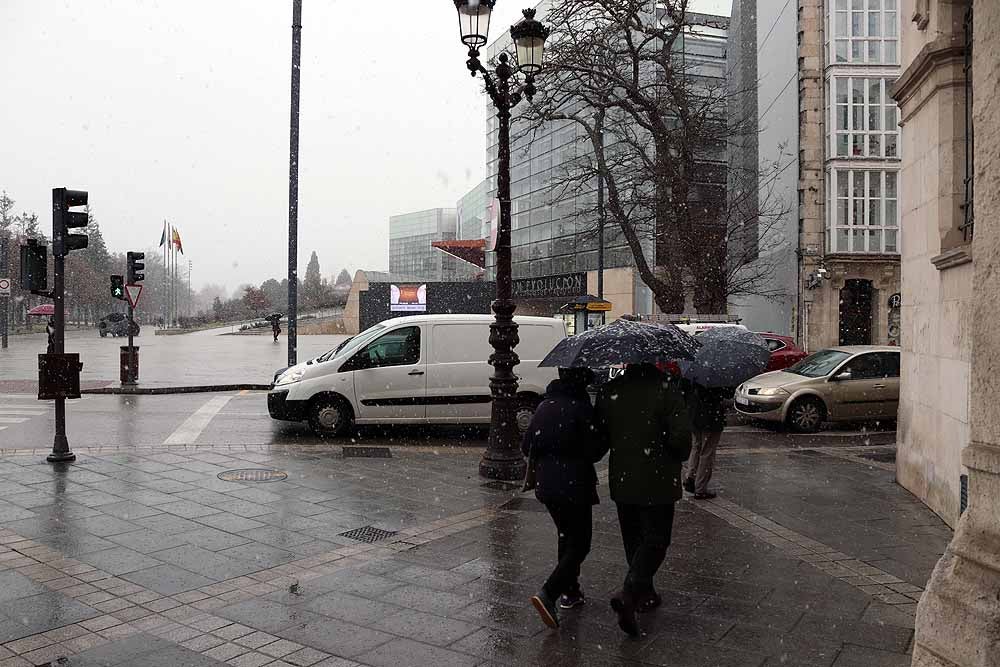 Fotos: Llegan los primeros copos de nieve a Burgos