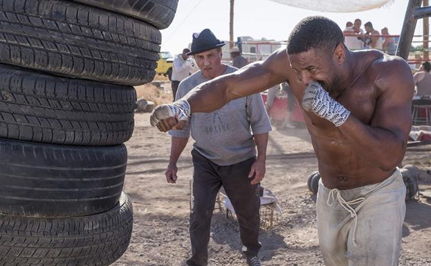 Adonis Creed se entrena bajo la mirada de Rocky Balboa.