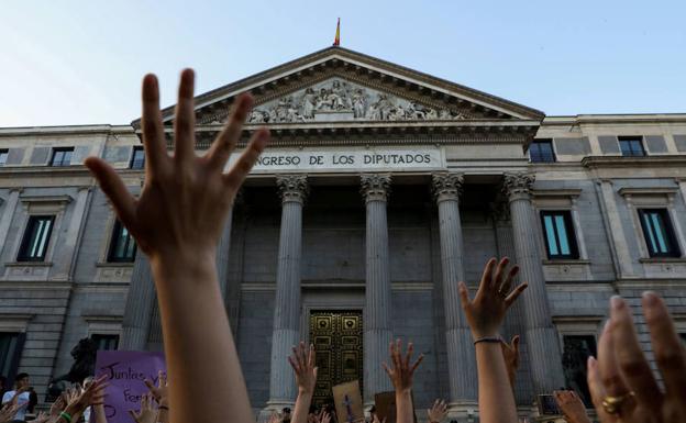 Manifestación contra las agresiones sexuales ante el Congreso de los Diputados.