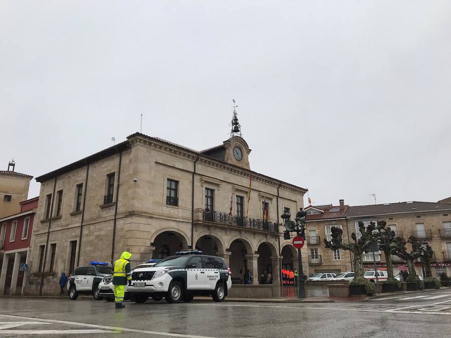 Fotos: El Nela se desborda en Villarcayo e inunda calles, carreteras y edificios